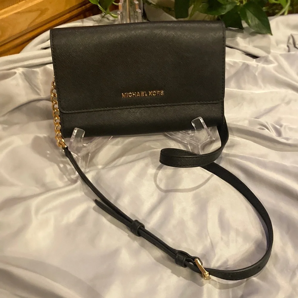 Michael Kors Saffiano Leather Black Convertible Crossbody with Gold Chain (ABBA) - Picture 2 of 16